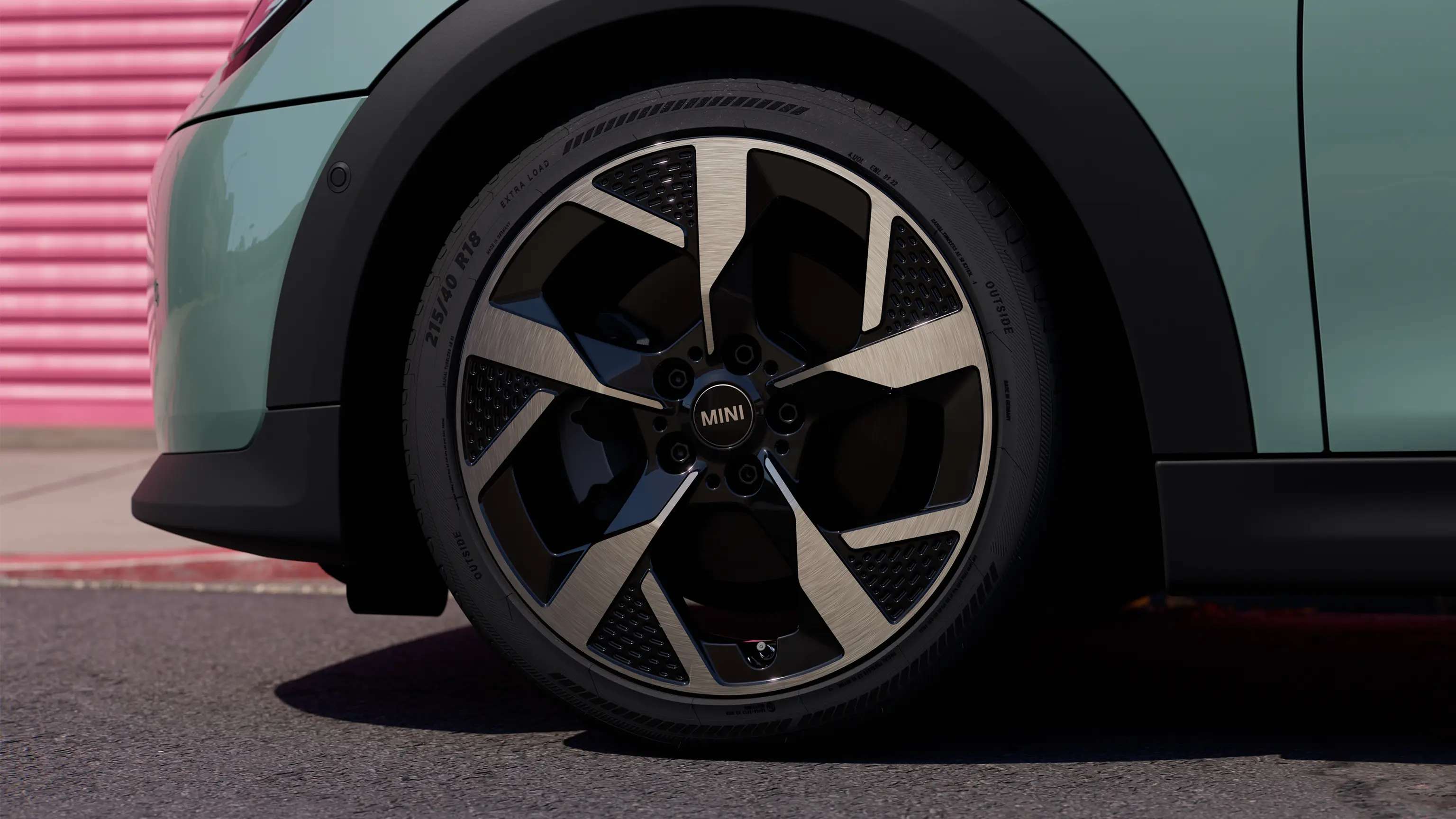 Βίντεο με περιστρεφόμενη ζάντα Slide Spoke Rim του MINI Cooper