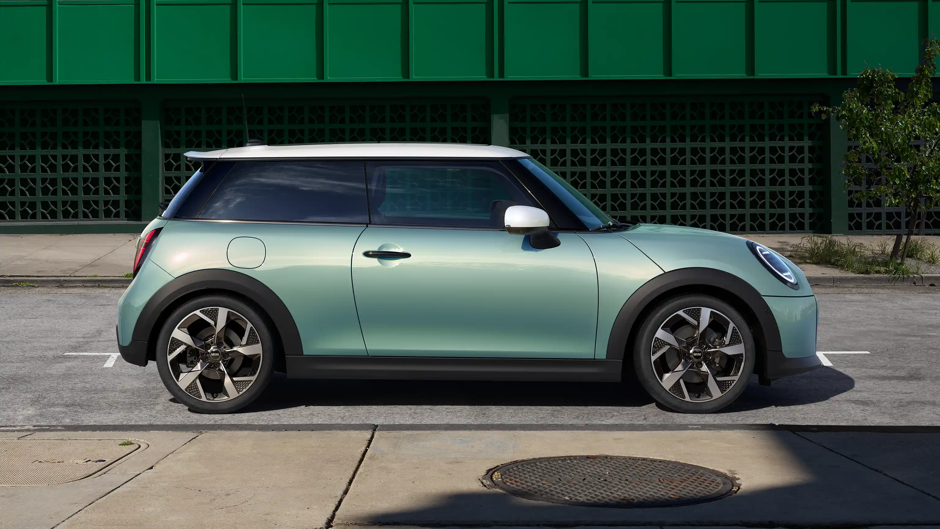 Τρίθυρο MINI Cooper - Εμβληματική σχεδίαση