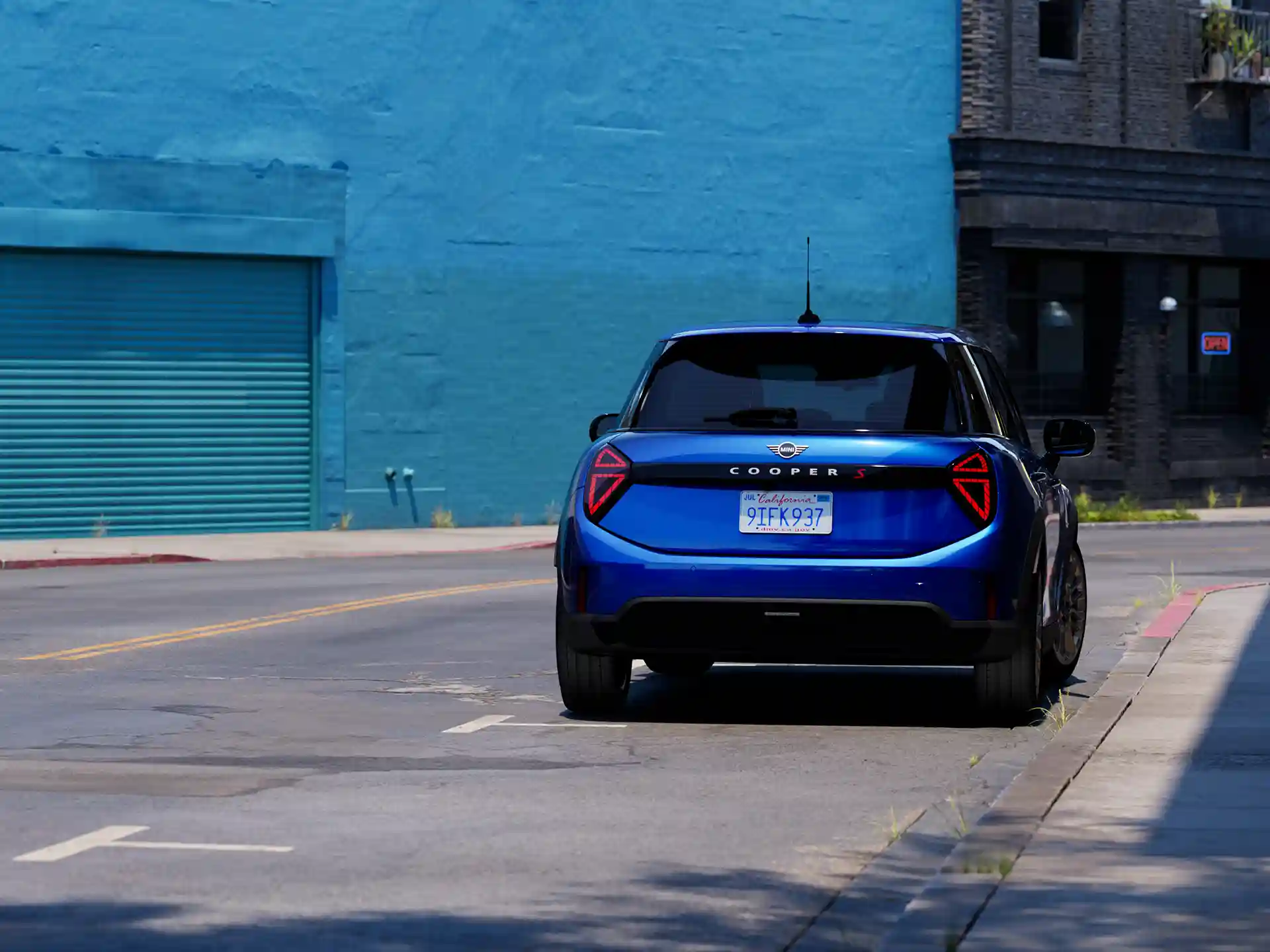 Πεντάθυρο MINI Cooper - teaser financial services