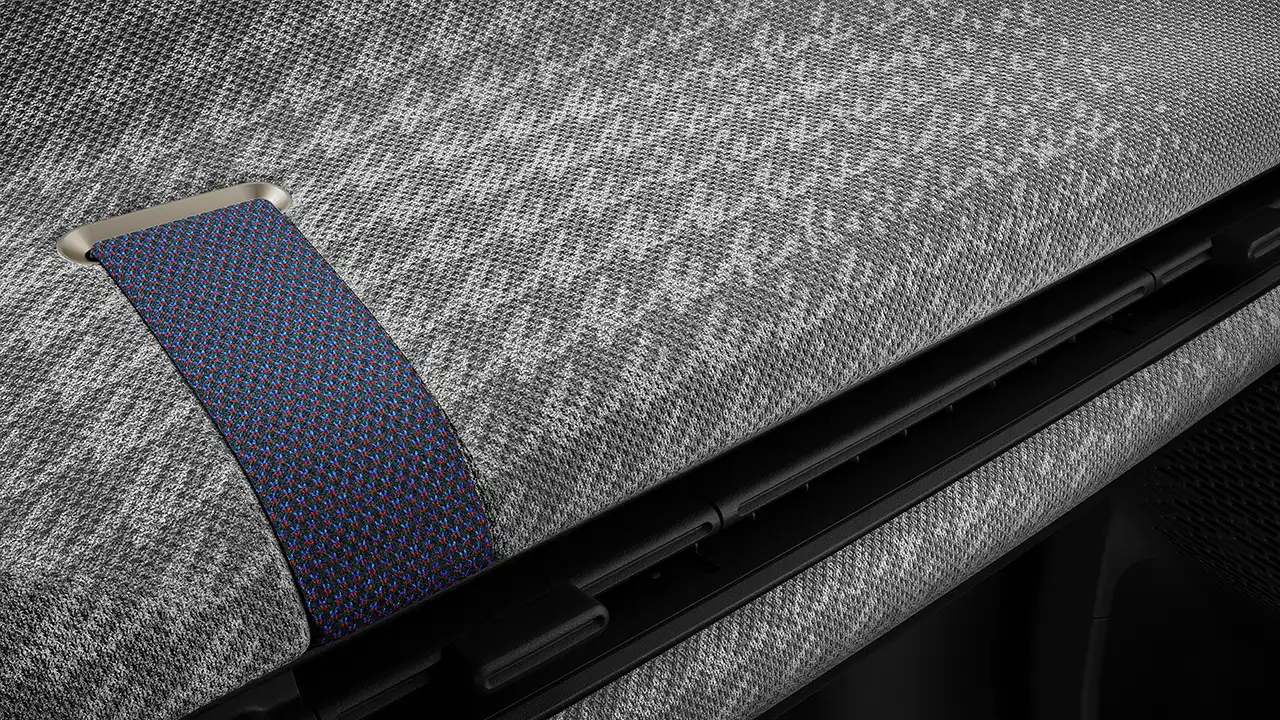 Όψη του ταμπλό σε γκρι και λευκό χρώμα του αμιγώς ηλεκτρικού MINI Cooper