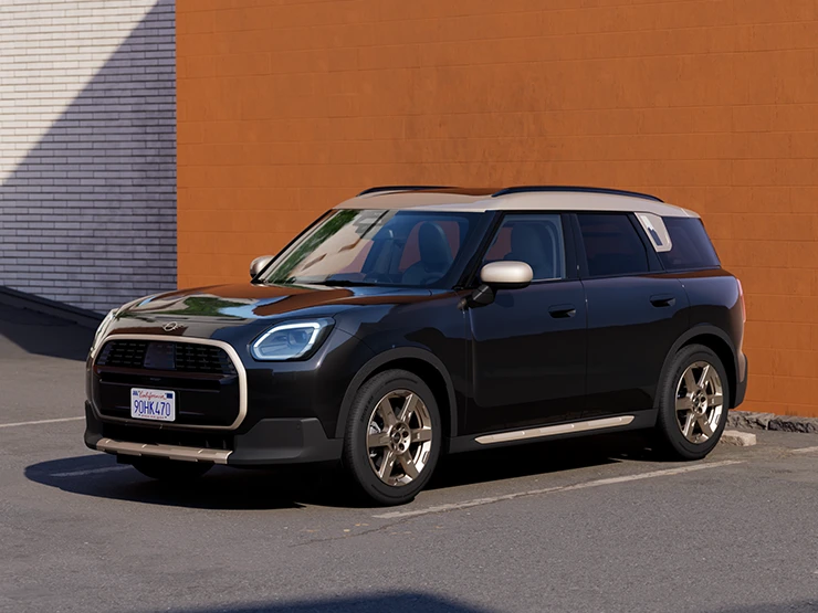 Μπροστινή πλάγια όψη του MINI Countryman σε χρώμα Midnight Black και οροφή σε Vibrant Silver, σταθμευμένο.