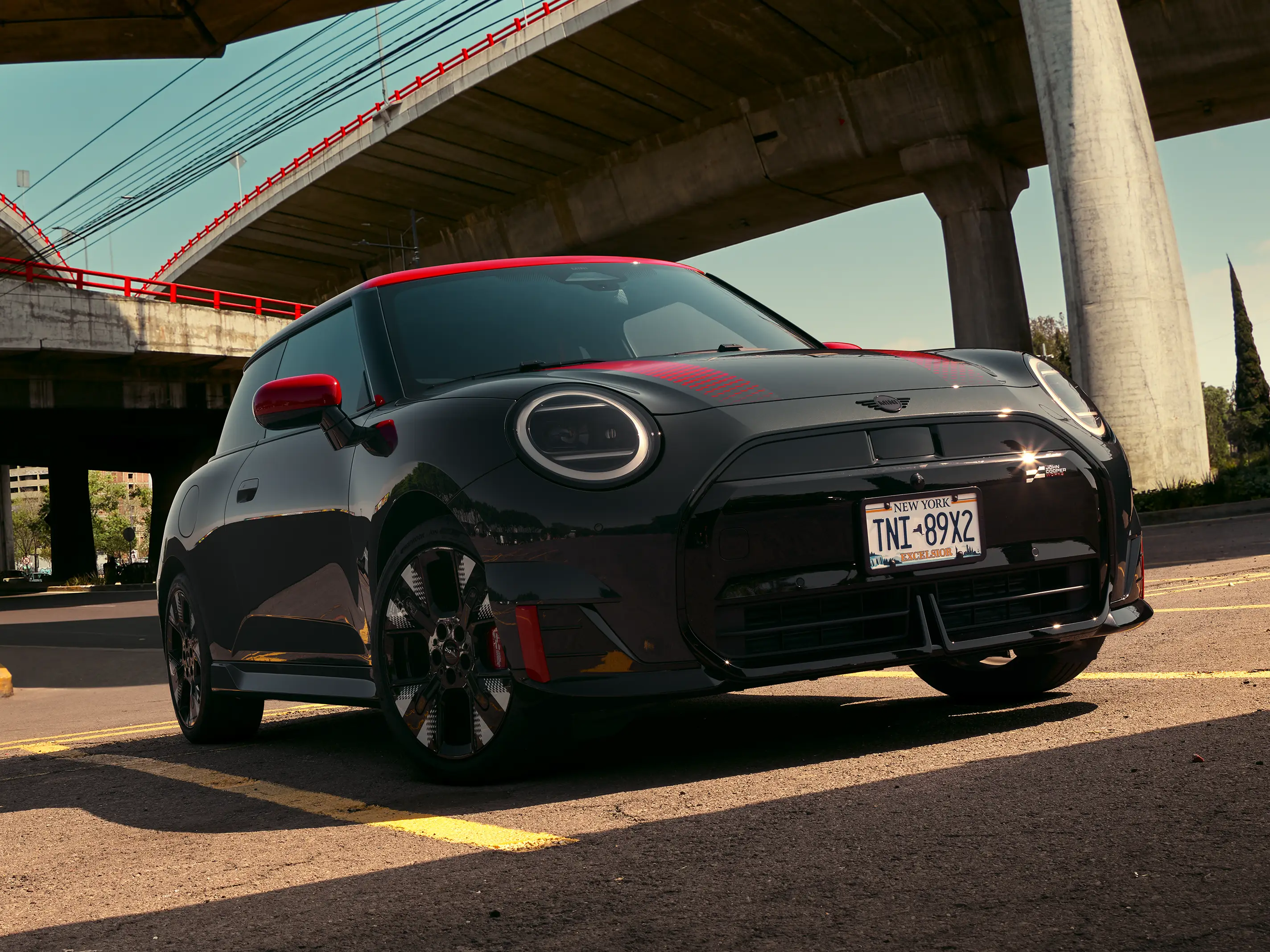 MINI John Cooper Works - J01 JCW πλαϊνή λήψη
