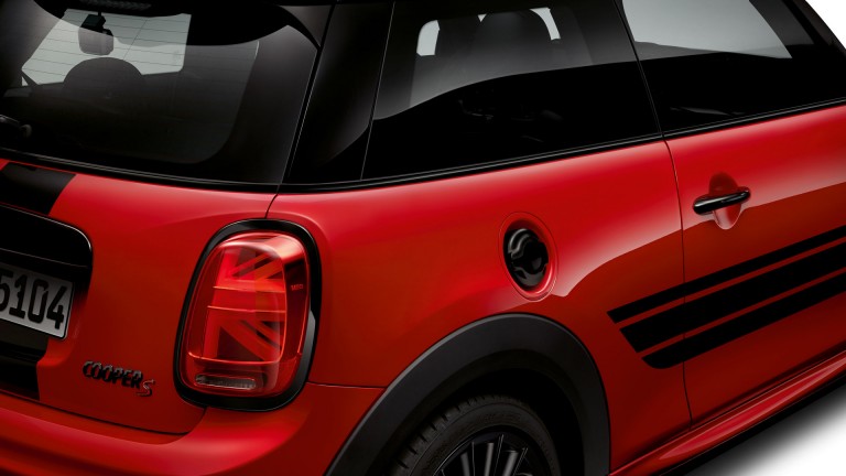 MINI Cooper S – επιγραφή – piano black και κόκκινο