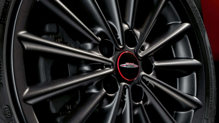 MINI JCW Τροχοί και Ελαστικά– μη περιστρεφόμενο καπάκι ζάντας