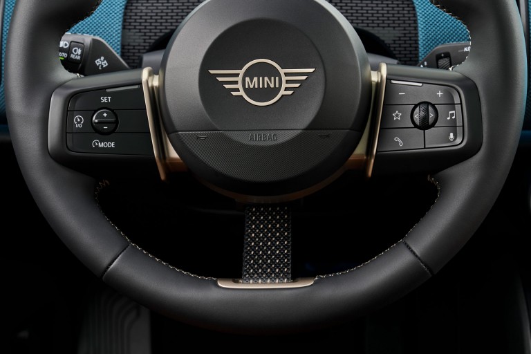 Ηλεκτρική κινητικότητα MINI - αυτονομία - θερμαινόμενα καθίσματα και τιμόνι