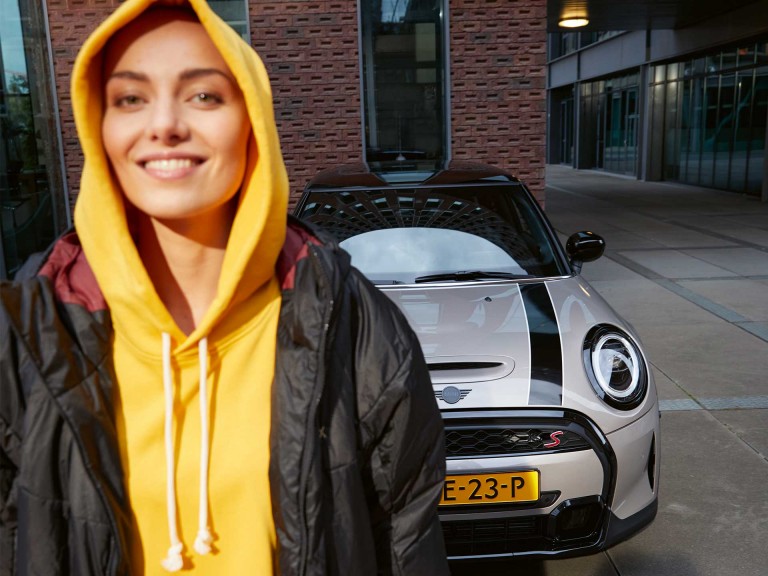 Τρίθυρο MINI – piano black – λεπτομέρειες σε piano black