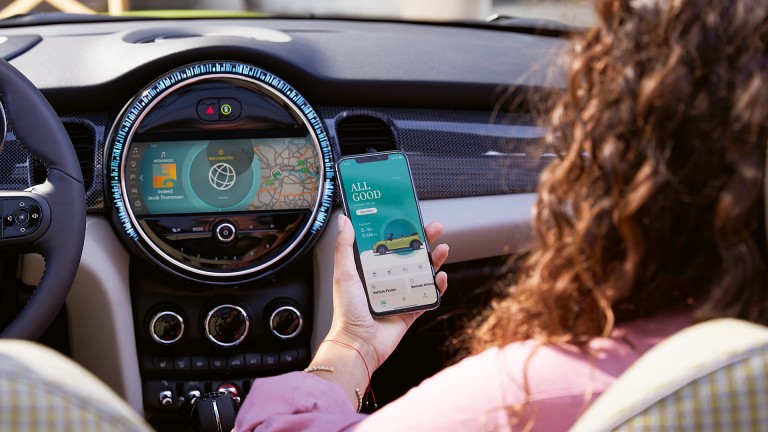 MINI 3θυρο Cooper SE – MINI Connected