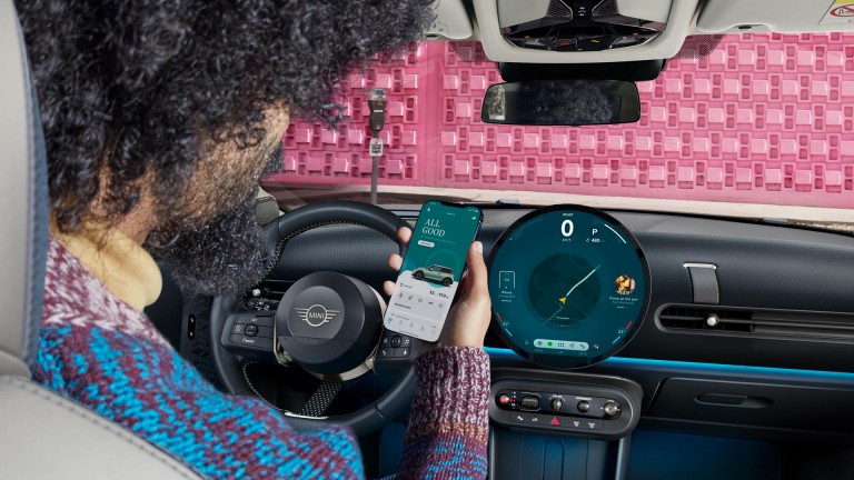 Τρίθυρο MINI Cooper - ψηφιακή εμπειρία - mini app
