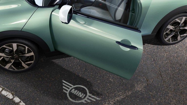 Τρίθυρο MINI Cooper - εξωτερική σχεδίαση - φωτισμός υποδοχής