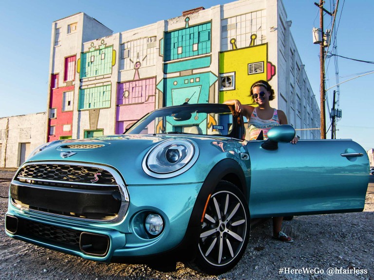 Τρίθυρο Mini Hatch με χρώμα αμαξώματος crazy blue metallic